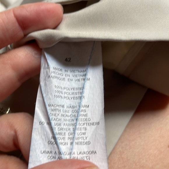 PGA Tour tan shorts size 42. Some marks around waistline as pictured. - Picture 8 of 8